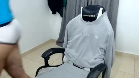 andres180950734 online show from June 26, 10:29 am
