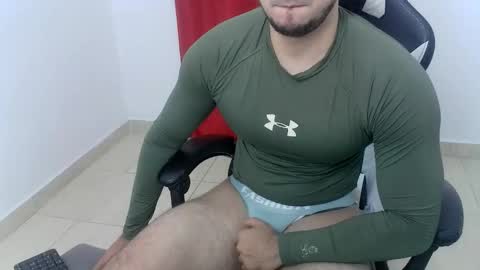 Snapshot of andres180950734 chatting on September 18, 11:01 am andres180950734 online show from September 18, 11:01 am