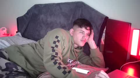 andres817542 online show from January 19, 9:13 pm