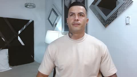 Snapshot of andres_clark chatting on February 4, 6:27 pm insta andres clark online show from February 4, 6:27 pm