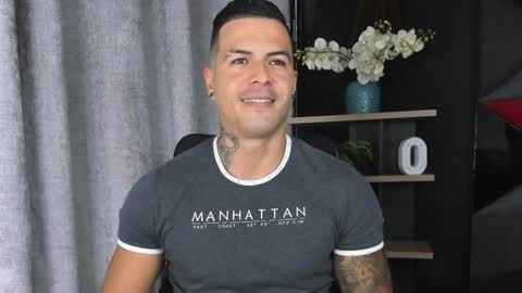 Snapshot of andres_clark chatting on February 5, 6:04 pm insta andres clark online show from February 5, 6:04 pm
