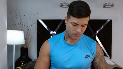 Snapshot of andres_clark chatting on February 14, 5:46 pm insta andres clark online show from February 14, 5:46 pm