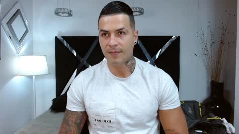 Snapshot of andres_clark chatting on February 7, 6:24 pm insta andres clark online show from February 7, 6:24 pm