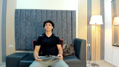 Snapshot of andres_cream chatting on September 15, 12:17 pm andres_cream online show from September 15, 12:17 pm
