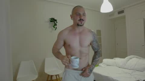 andres_dasli online show from April 9, 4:21 am