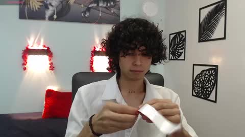 andres_ocasio online show from March 3, 12:54 pm