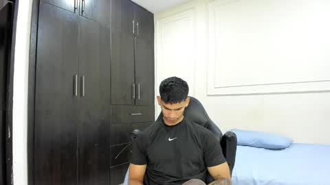 andres_stud online show from April 26, 5:27 am
