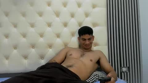 andres_stud online show from March 5, 7:26 am