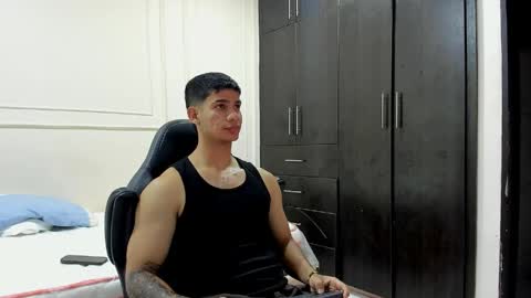 andres_stud online show from April 28, 3:22 am