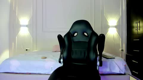 andres_stud online show from June 17, 4:03 am