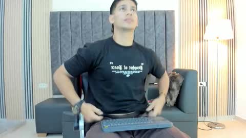 Snapshot of andres_stud chatting on September 15, 4:47 am andres_stud online show from September 15, 4:47 am