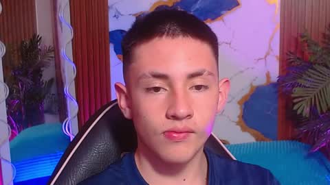 andres_tay online show from April 20, 2:47 am