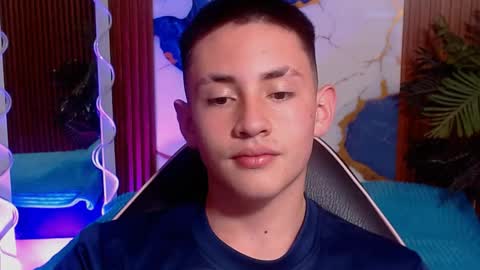 andres_tay online show from April 19, 2:44 am