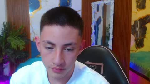 andres_tay online show from April 17, 2:25 am