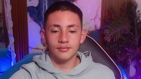 andres_tay online show from April 22, 2:29 am