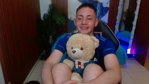 andres_tay online show from April 25, 2:58 am