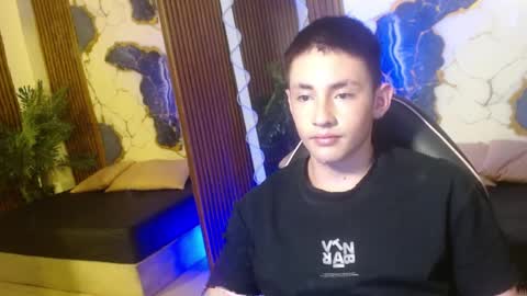 andres_tay online show from April 11, 6:31 am