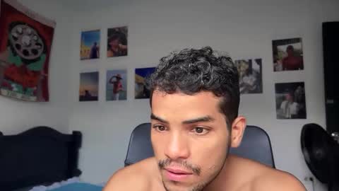 Snapshot of andres_vargas_ chatting on October 19, 7:17 pm Andres online show from October 19, 7:17 pm