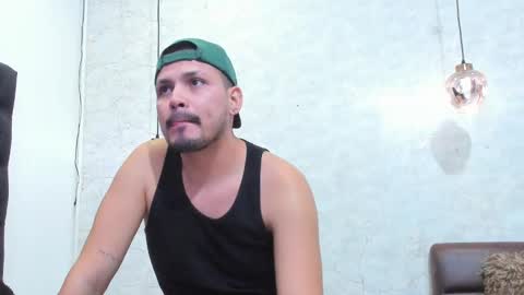 Snapshot of andressterling_ chatting on October 3, 11:21 pm andressterling online show from October 3, 11:21 pm