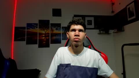 andrew_2811 online show from November 12, 5:35 am