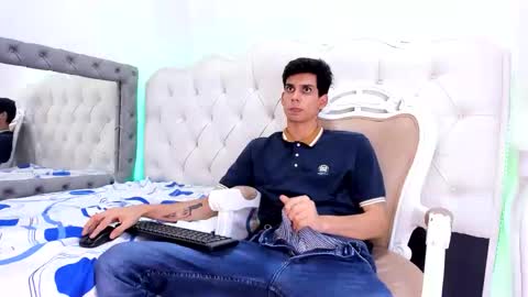 Andrew online show from December 18, 3:24 am