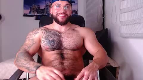 Snapshot of andrew_holden__ chatting on October 1, 11:52 pm andrew_holden__ online show from October 1, 11:52 pm