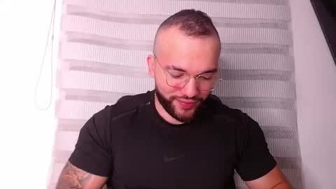 andrew_holden__ online show from October 31, 12:12 am