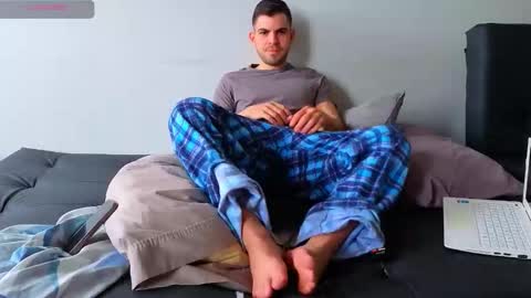 Snapshot of andrew_hot_999 chatting on October 25, 12:18 pm Andrew online show from October 25, 12:18 pm