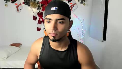 andrew_jonhes1 online show from December 1, 11:24 am