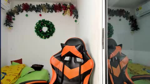 andrew_jonhes1 online show from December 18, 12:34 pm