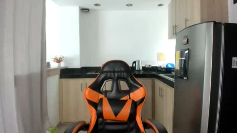 andrew_jonhes1 online show from December 21, 12:46 pm