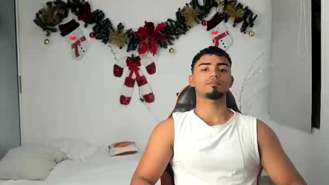 andrew_jonhes1 online show from January 6, 12:20 pm