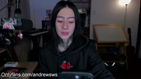 Snapshot of andrew_round chatting on January 31, 3:30 am andrew_round online show from January 31, 3:30 am