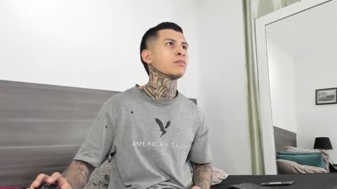 andrew_sanders69 online show from December 19, 3:25 am