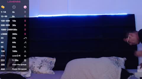 Snapshot of andrewmhilton_ chatting on December 28, 4:19 am andrewmhilton_ online show from December 28, 4:19 am