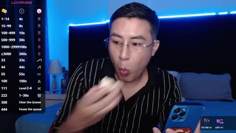 Snapshot of andrewmhilton_ chatting on January 17, 2:39 am andrewmhilton_ online show from January 17, 2:39 am