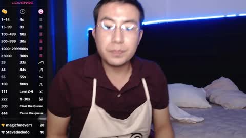 Snapshot of andrewmhilton_ chatting on February 4, 1:13 am andrewmhilton_ online show from February 4, 1:13 am