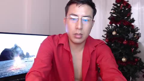 Snapshot of andrewmhilton_ chatting on December 22, 4:59 pm andrewmhilton_ online show from December 22, 4:59 pm