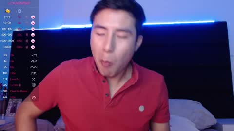 Snapshot of andrewmhilton_ chatting on December 8, 2:39 am andrewmhilton_ online show from December 8, 2:39 am