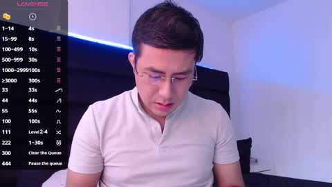 Snapshot of andrewmhilton_ chatting on January 6, 4:34 pm andrewmhilton_ online show from January 6, 4:34 pm