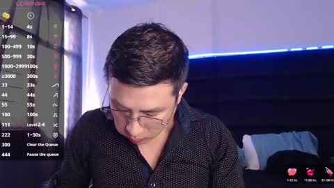 Snapshot of andrewmhilton_ chatting on February 2, 8:19 pm andrewmhilton_ online show from February 2, 8:19 pm