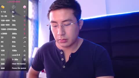 Snapshot of andrewmhilton_ chatting on January 2, 8:02 pm andrewmhilton_ online show from January 2, 8:02 pm