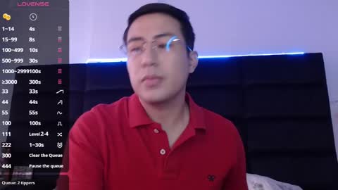 Snapshot of andrewmhilton_ chatting on January 1, 4:18 pm andrewmhilton_ online show from January 1, 4:18 pm