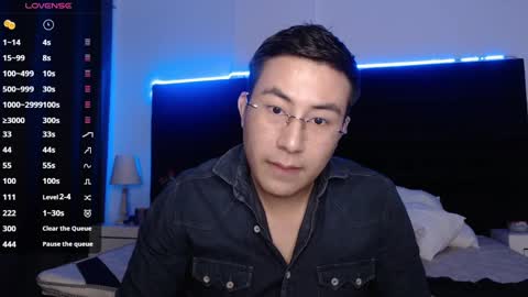 Snapshot of andrewmhilton_ chatting on January 29, 2:09 am andrewmhilton_ online show from January 29, 2:09 am