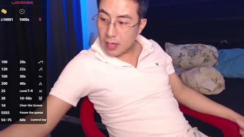 Snapshot of andrewmhilton_ chatting on March 11, 11:04 pm andrewmhilton_ online show from March 11, 11:04 pm