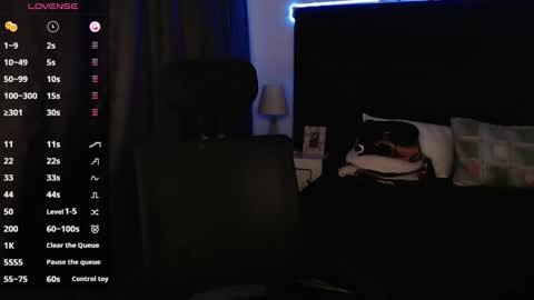 Snapshot of andrewmhilton_ chatting on September 17, 6:36 am andrewmhilton_ online show from September 17, 6:36 am
