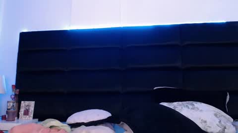 Snapshot of andrewmhilton_ chatting on January 2, 2:22 am andrewmhilton_ online show from January 2, 2:22 am