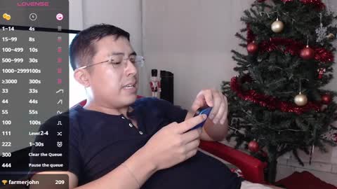 Snapshot of andrewmhilton_ chatting on December 24, 5:16 am andrewmhilton_ online show from December 24, 5:16 am