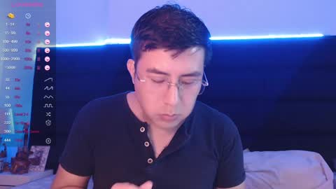 Snapshot of andrewmhilton_ chatting on December 4, 3:04 am andrewmhilton_ online show from December 4, 3:04 am