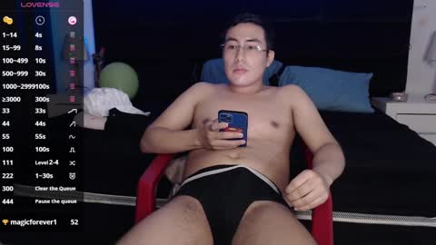 Snapshot of andrewmhilton_ chatting on February 8, 12:06 am andrewmhilton_ online show from February 8, 12:06 am